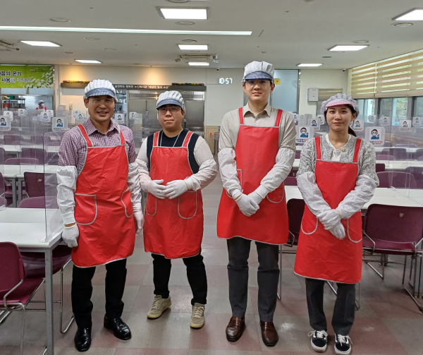 관내 어르신 대상 배식활동 및 정리(10회)