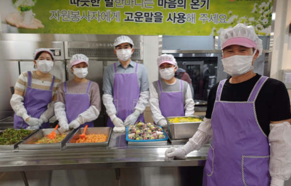 관내 어르신 대상 배식활동 및 정리(10회)